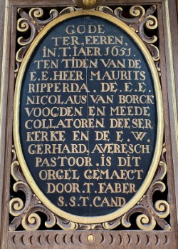 Tekst op het orgel te Zeerijp. Zie ook de foto op de voorkant van dit kerkblad.